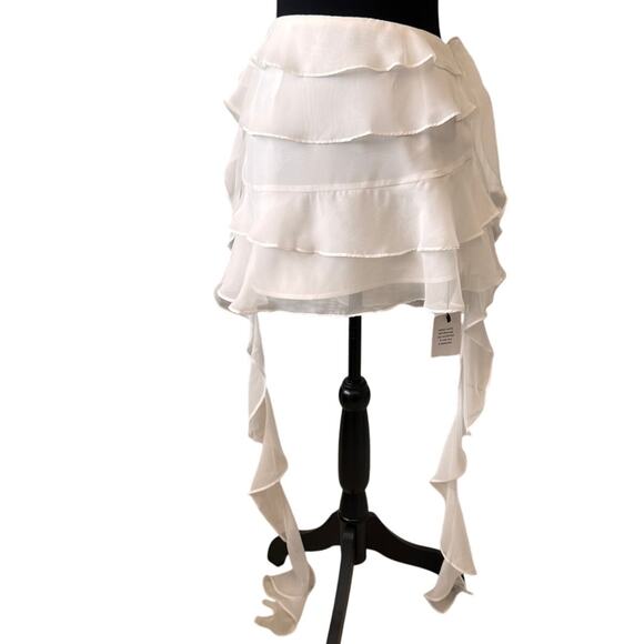 New REVOLVE MORE TO COME Women's White Rosalia Ruffle Mini Skirt Size M - Picture 6 of 9